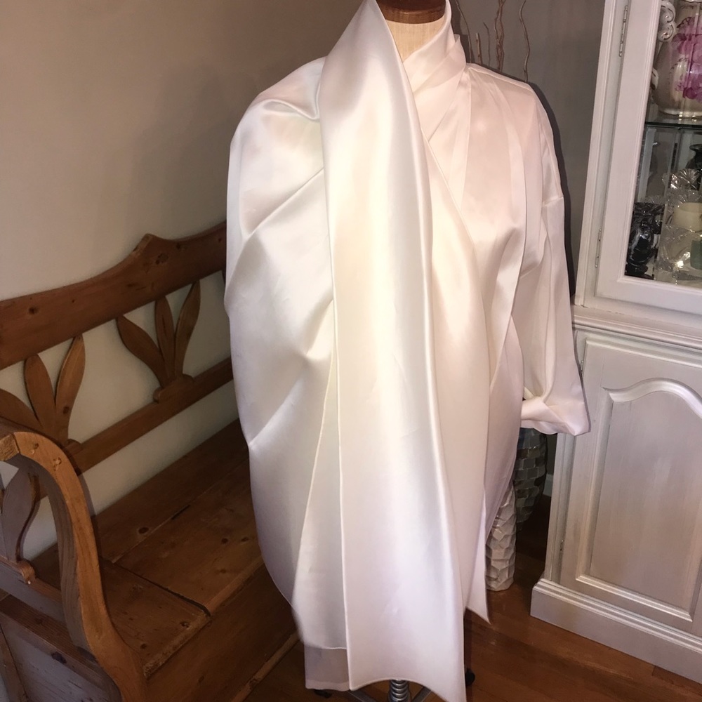 Linda Allard for Ellen Tracy ivory silk robe/scarf